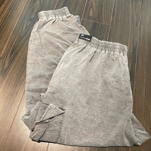 FASHIONOVA Grey Joggers - Picture 5 of 7